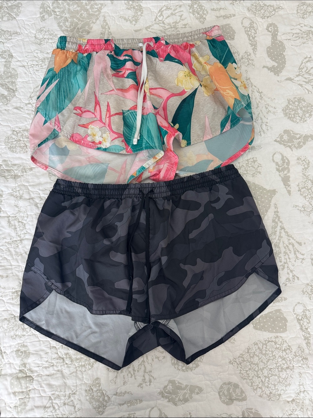 Old Navy Floral Pink & Black Camo Athletic Shorts 2-Pack